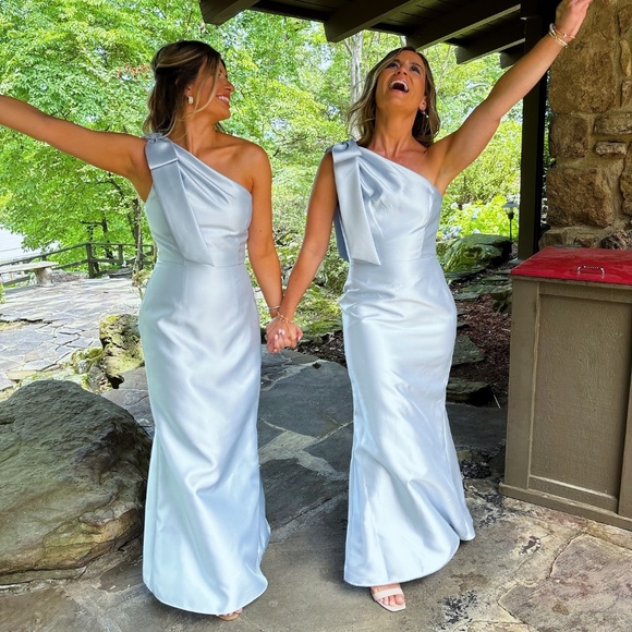 Event Dress - Picture 2 of 7